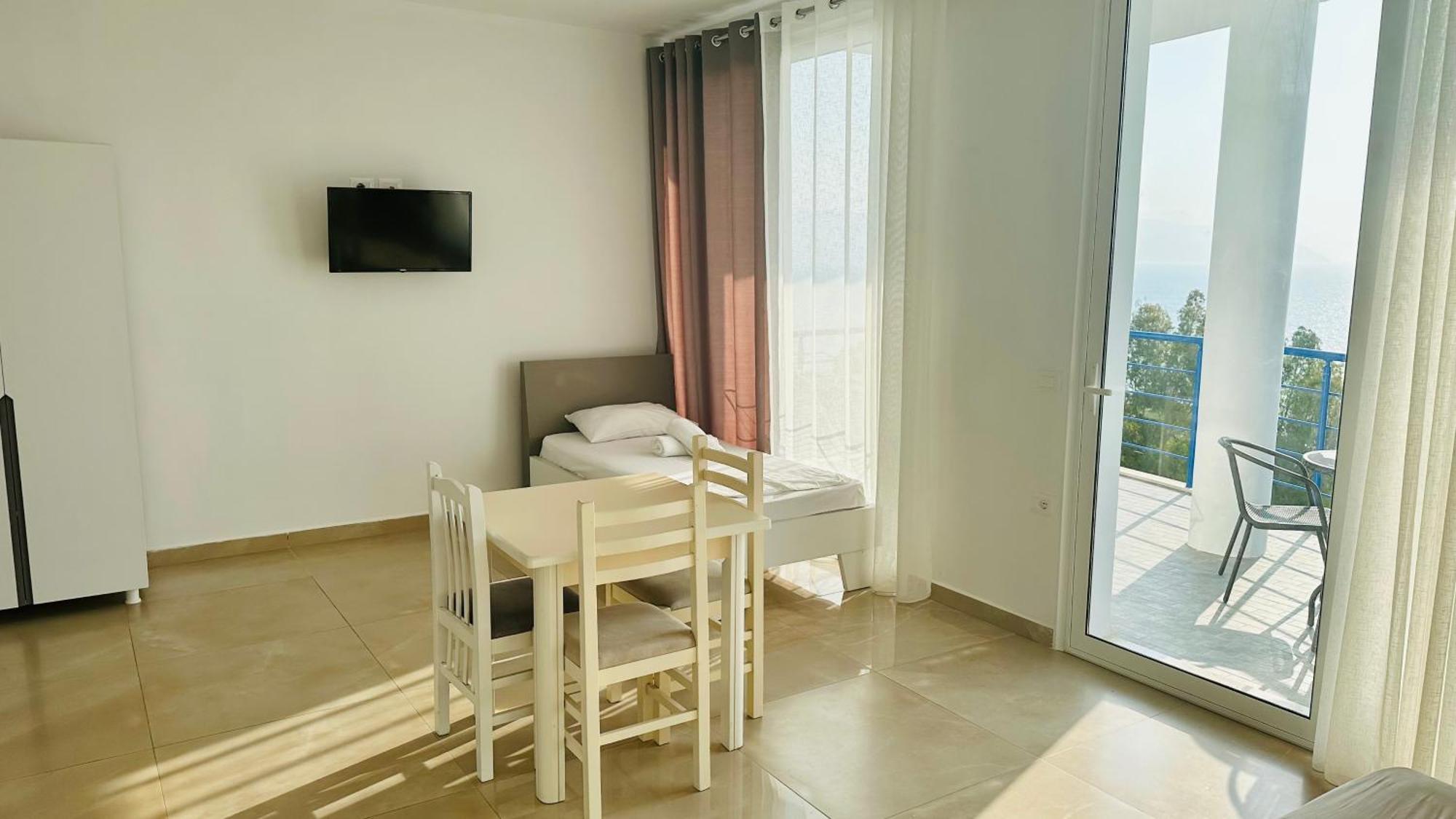 Jico Travel - Villa Colombo Vlorë 객실 사진