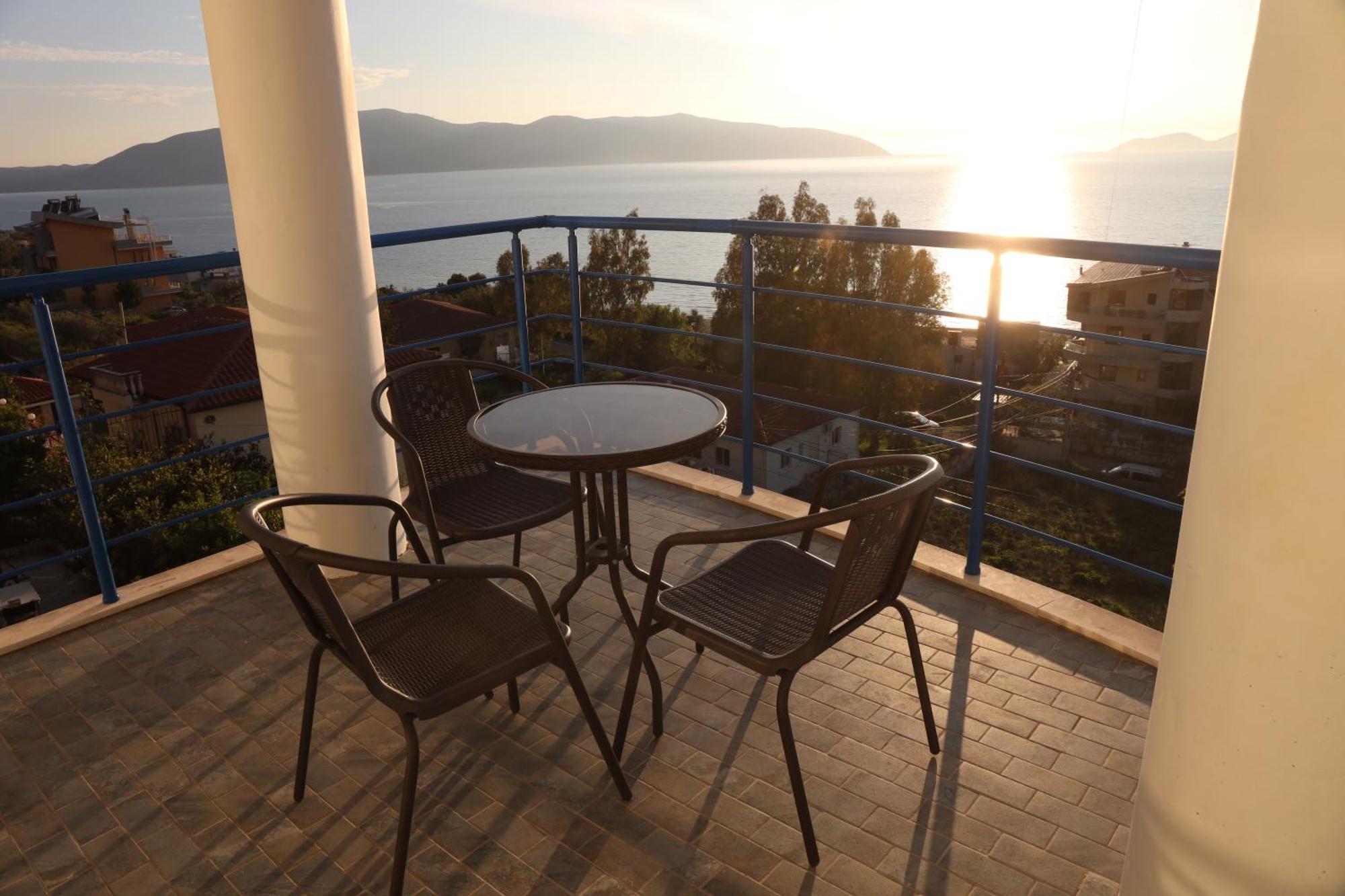 Jico Travel - Villa Colombo Vlorë 객실 사진