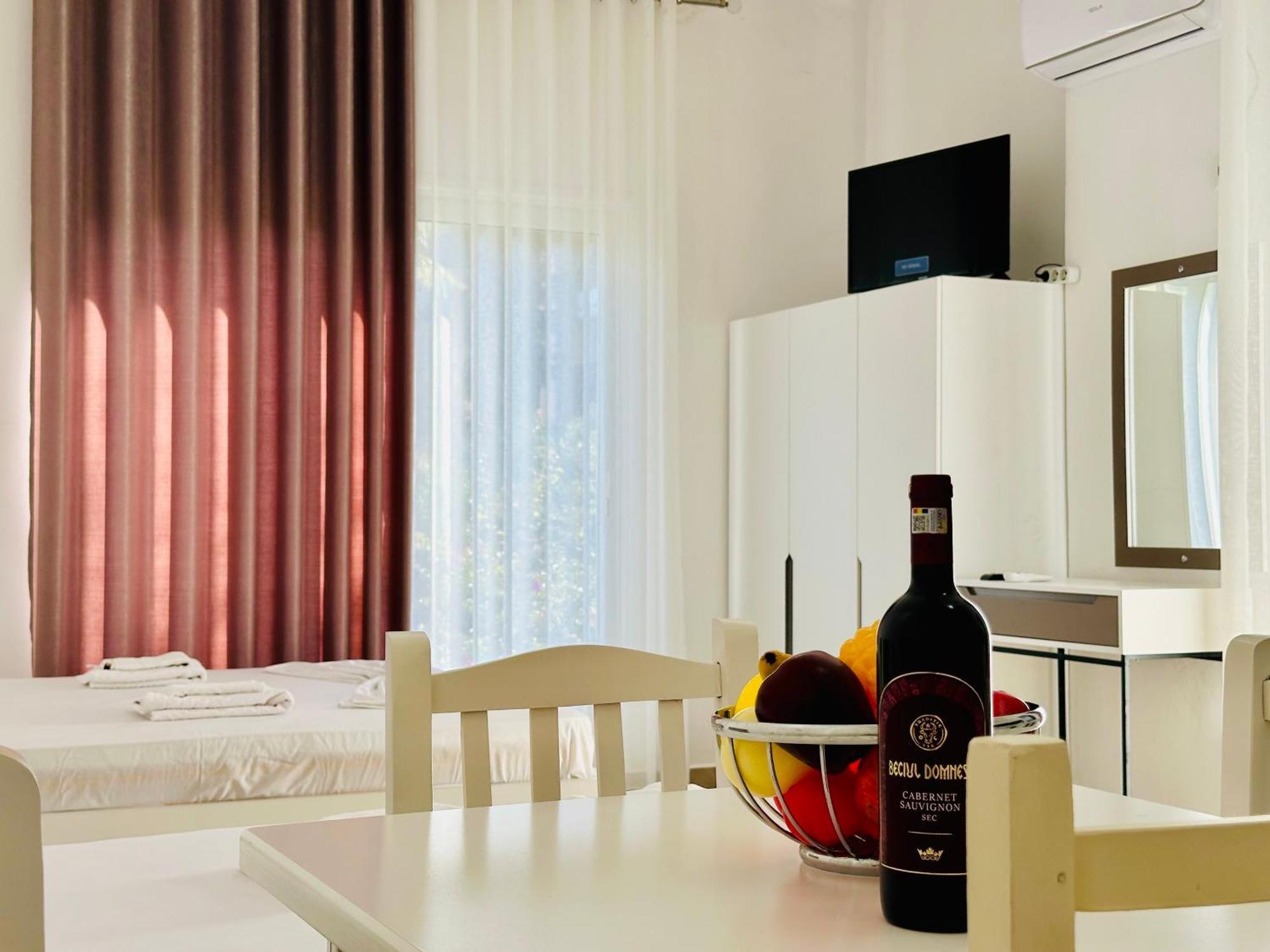Jico Travel - Villa Colombo Vlorë 객실 사진