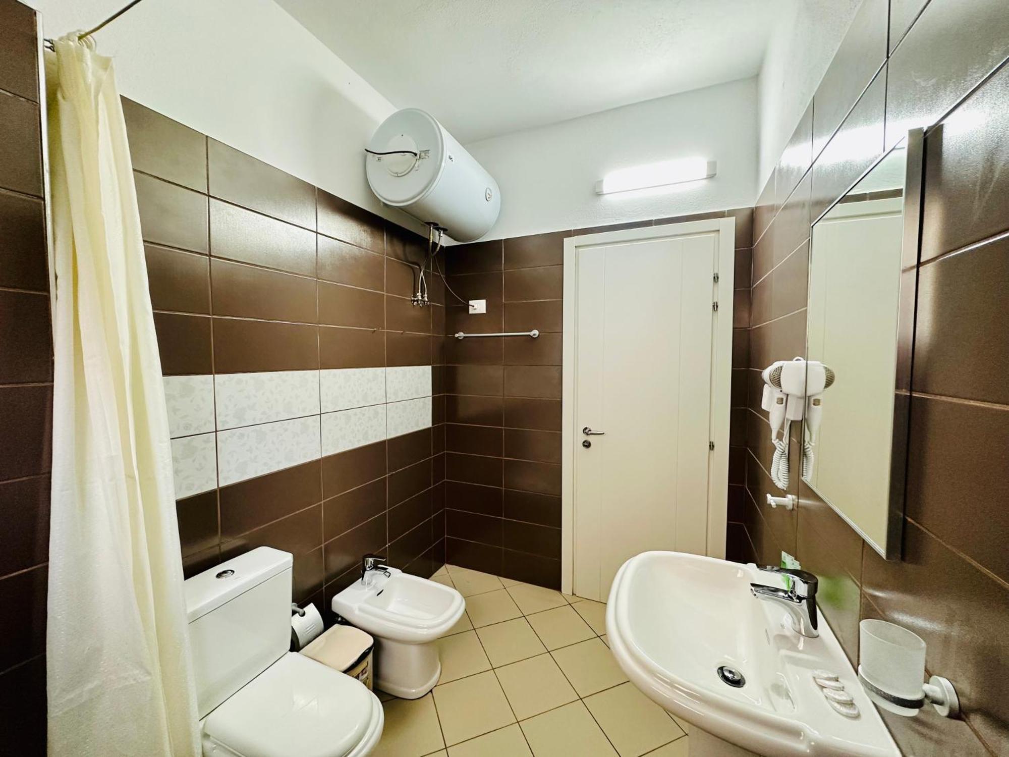Jico Travel - Villa Colombo Vlorë 객실 사진