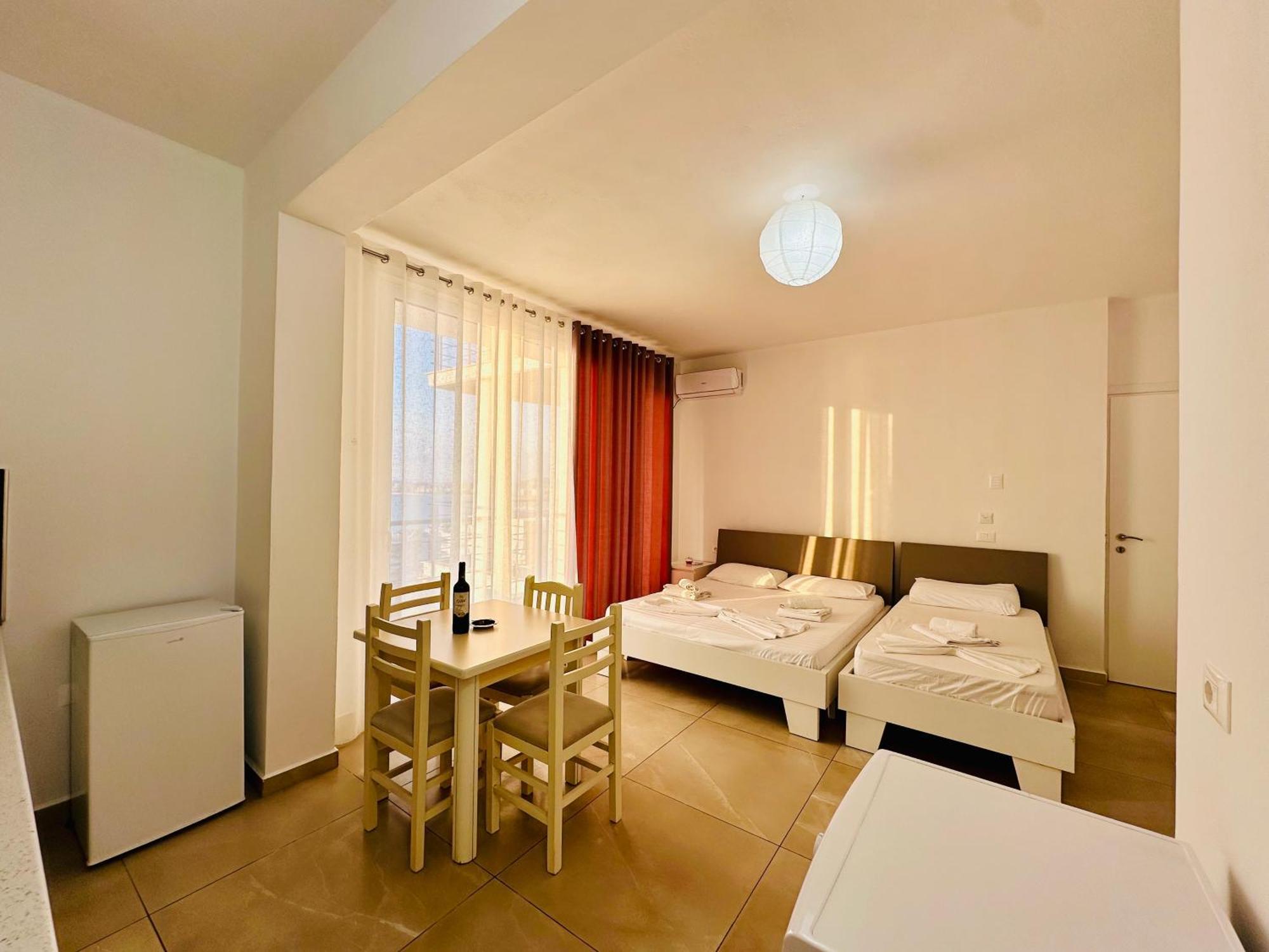Jico Travel - Villa Colombo Vlorë 객실 사진